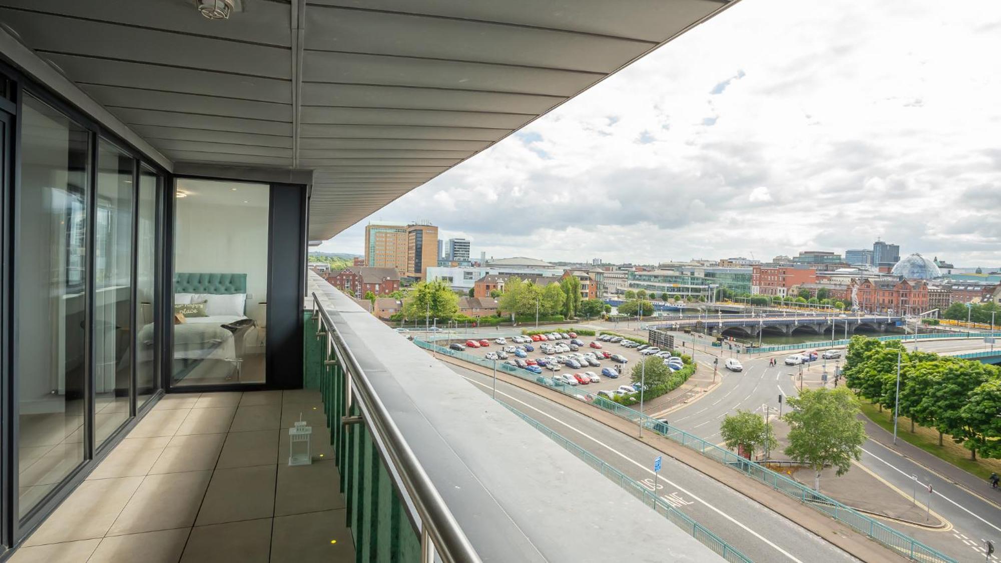 Appartement 3 Bdr Centre Penthouse By Breaks Belfast
