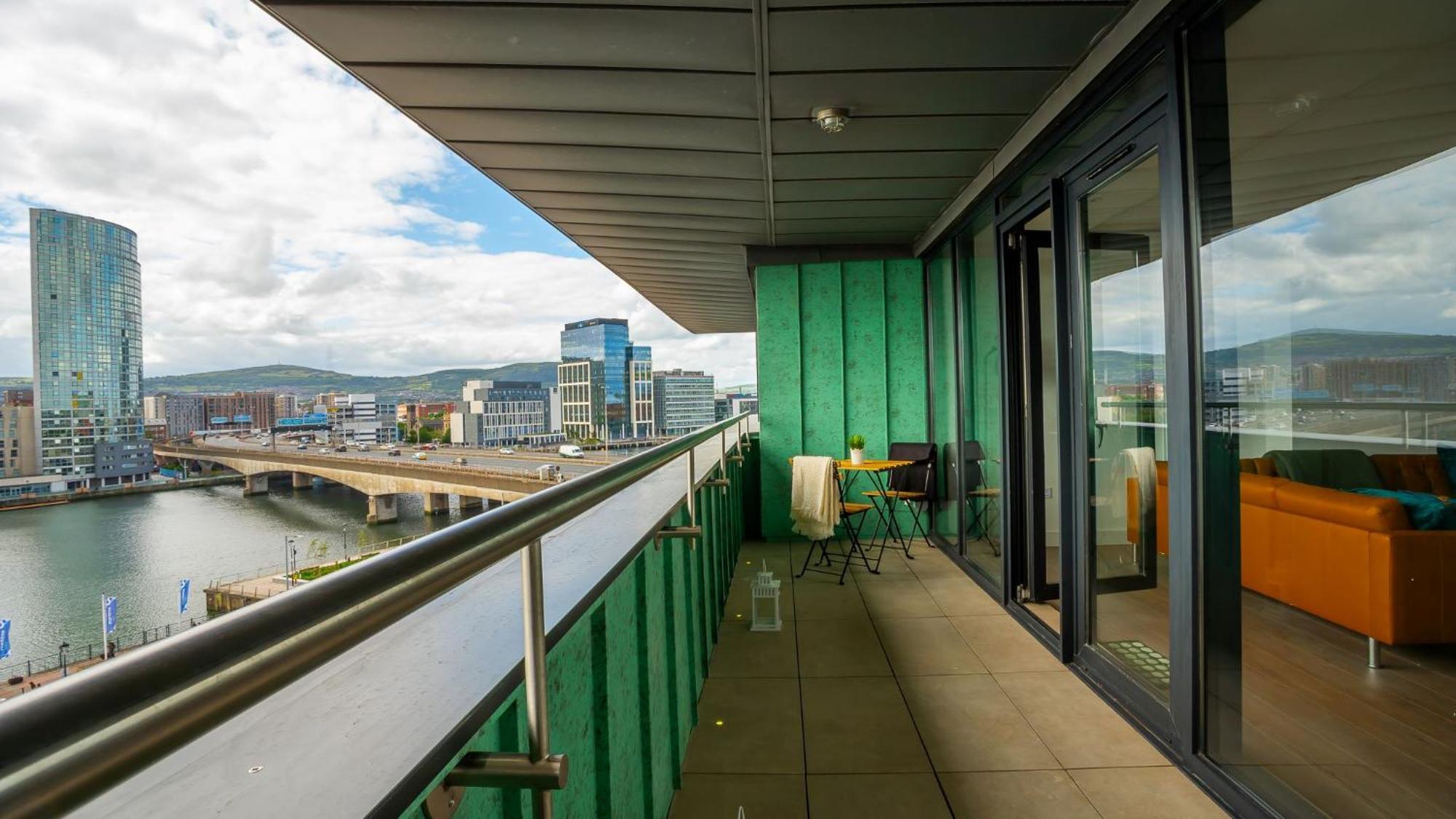 3 Bdr Centre Penthouse By Breaks Appartement *