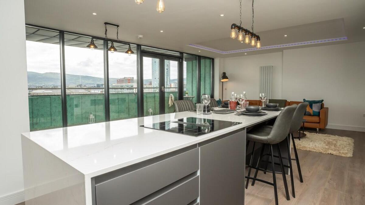 3 Bdr Centre Penthouse By Breaks Appartement
